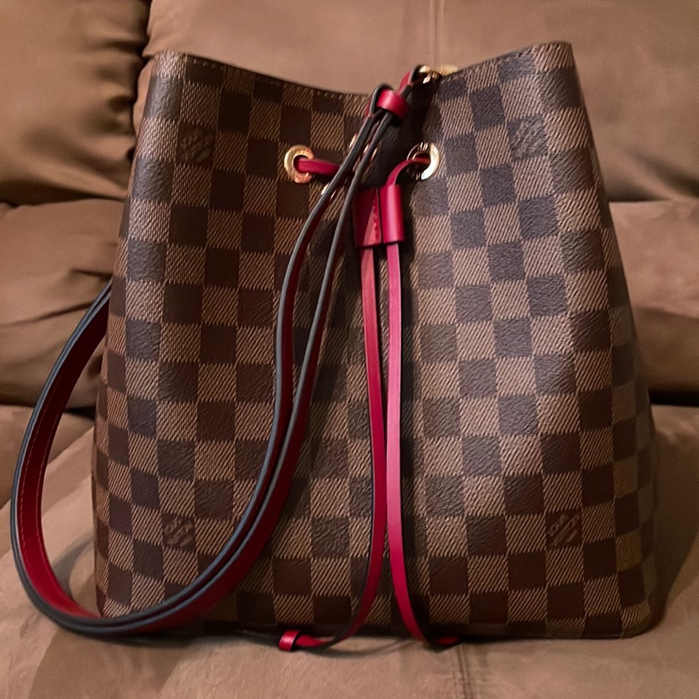 LV Neonoe D EBE CH BERRY